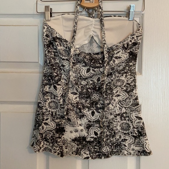 Cute top with neck straps and built in pads - Picture 2 of 2